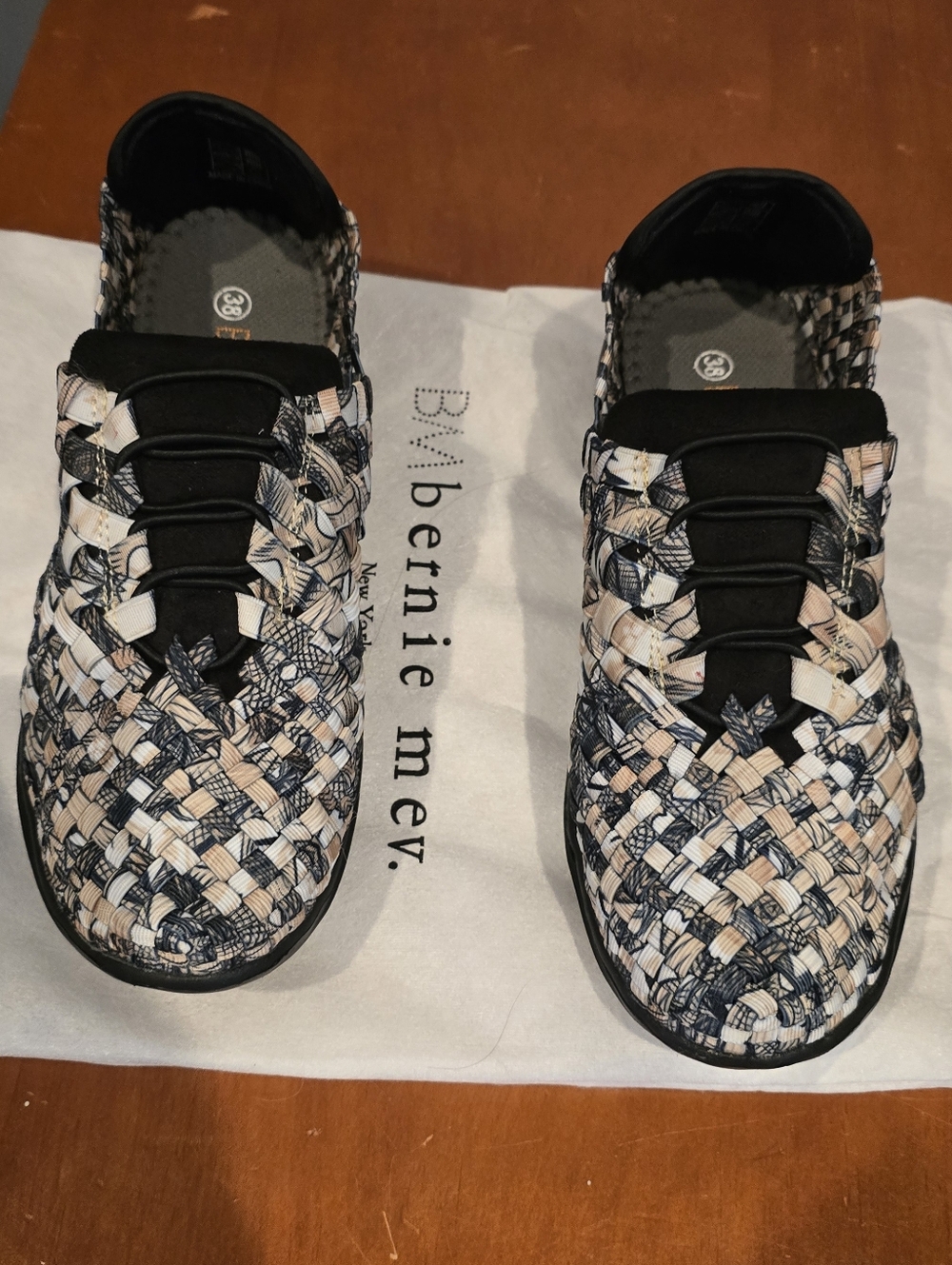 bernie mev. Women's Woven Slip-On Sneakers — Black & Cream Multi. 7W EU38